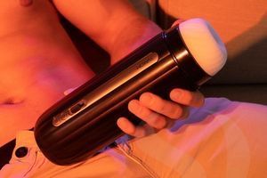 Огляд на Інтерактивний смарт-мастурбатор Svakom Hannes Neo, підігрів до 38&deg;C